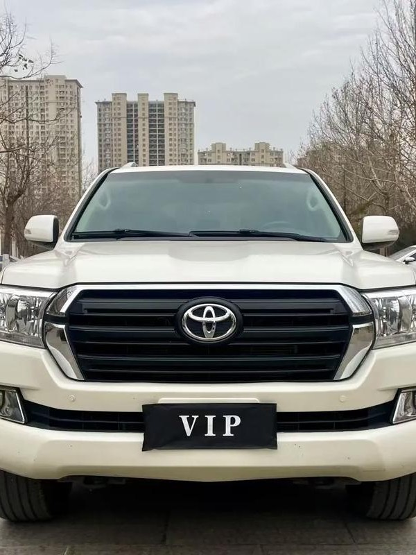 2017款豐田蘭德酷路澤4000丐版V6動能介紹 市場最低價格多少